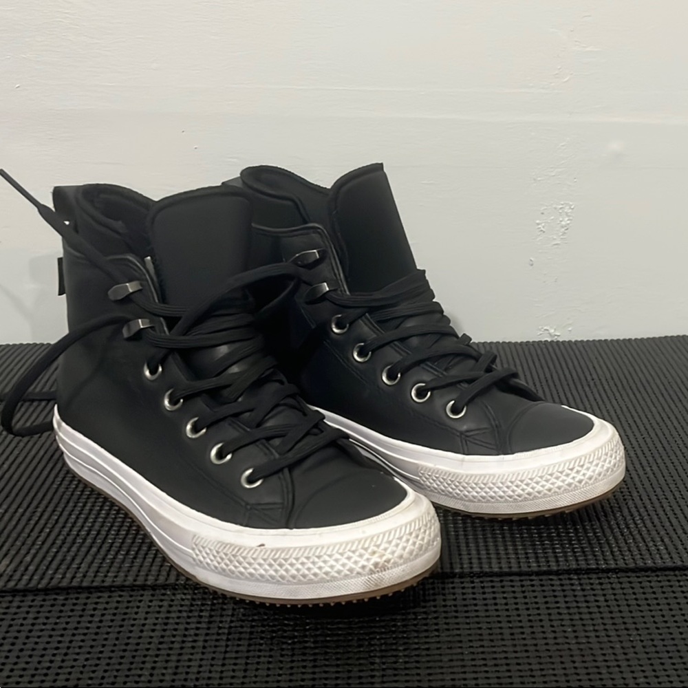 Converse Women's Black High-Top Sneakers 7.5 Like New